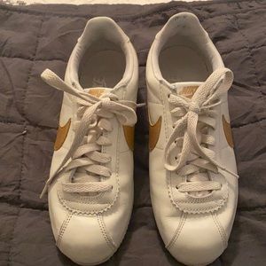 Nike womens cortez style sneakers